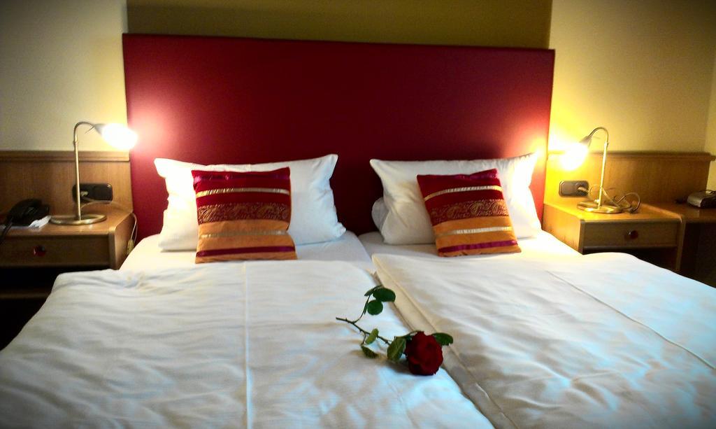 Hotel Zur Post Шёнберг Экстерьер фото