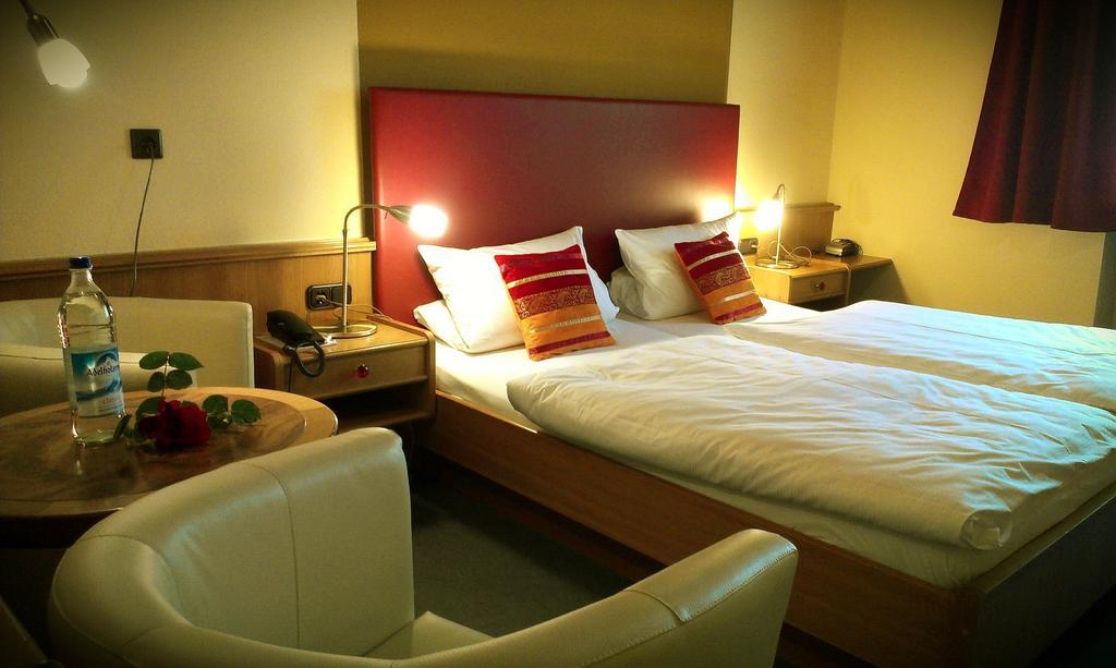 Hotel Zur Post Шёнберг Экстерьер фото